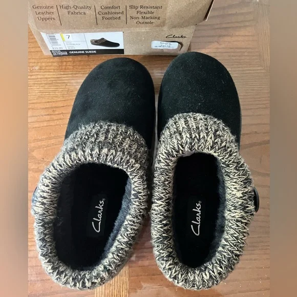 NEW Clark Suede size 7 indoor/outdoor slippers - Picture 9 of 9